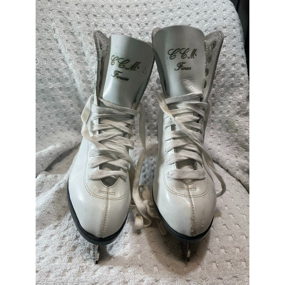 CCM Finesse Size 9 Women's Mid-Calf Lace-Up Figure Skate Ice Skating Shoes White